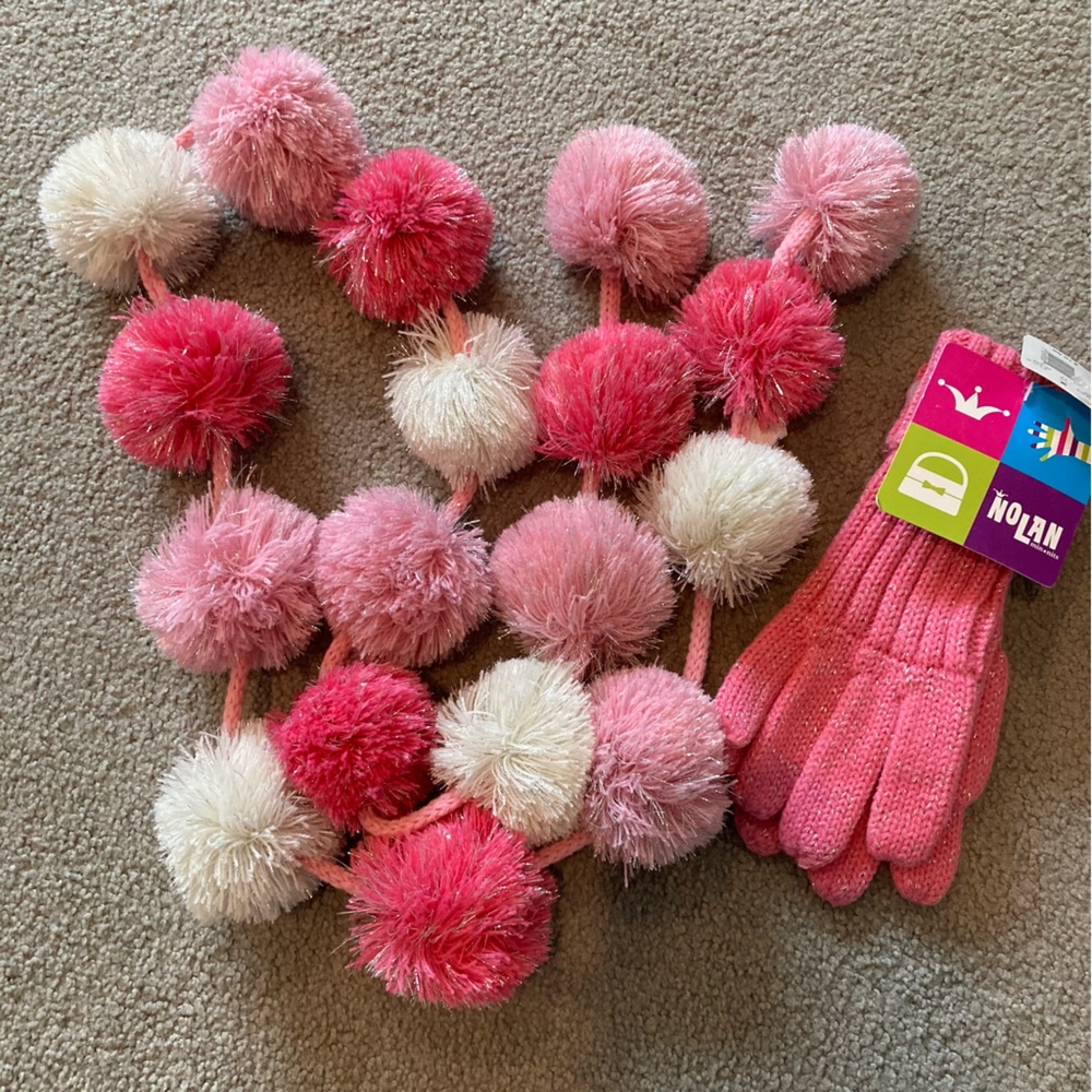 Gloves and Scarf Set NWT 💕